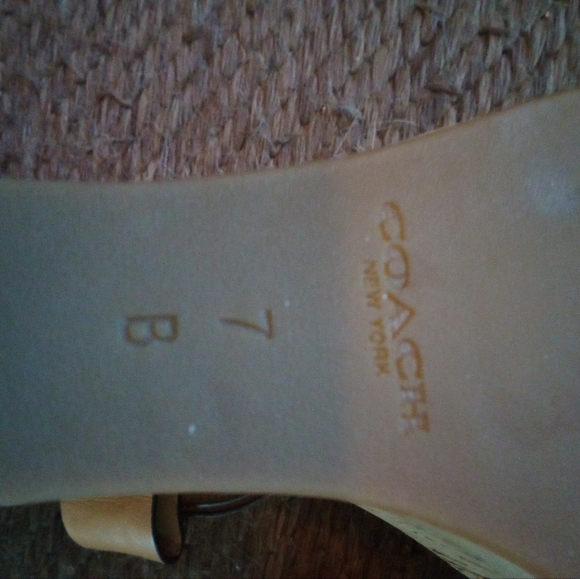 Coach wedge never worn. Size 7B Some inside peeling - Picture 4 of 7